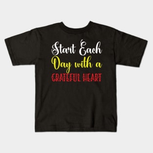 Start Each Day With a Grateful Heart Kids T-Shirt